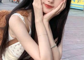 感受Kuuko W的私拍魅力，千矢写真中的每一瞬都是心动的存在.txt